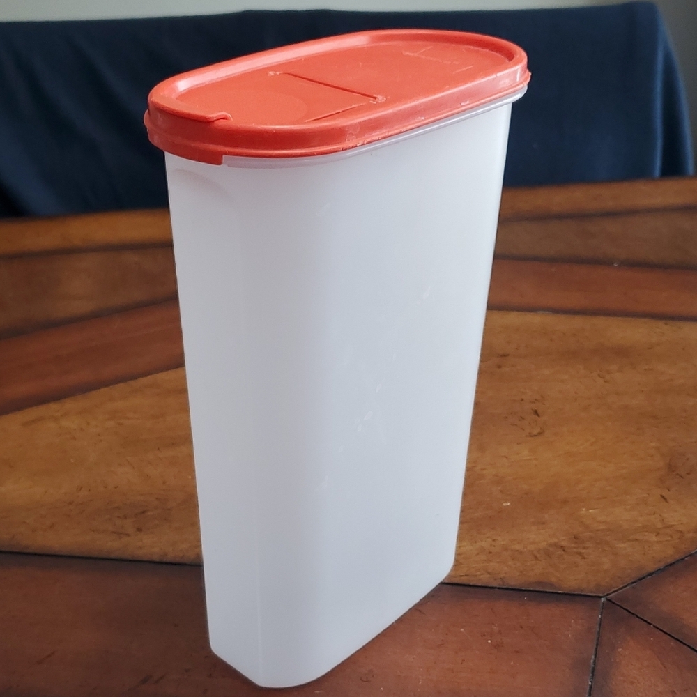 Tupperware Oval 5  12¼-cup/2.9 L orangish Red flip seal lid Storage Container
